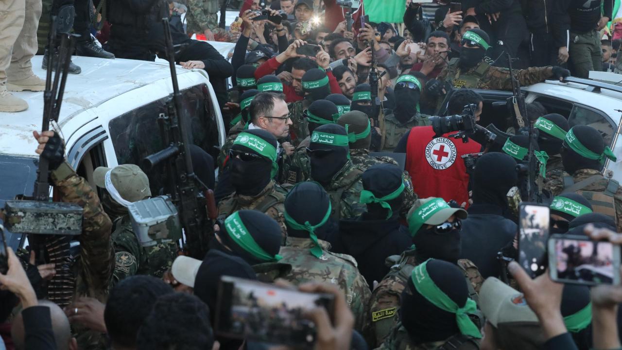 Hamas İsrailli kadın esirleri serbest bıraktı