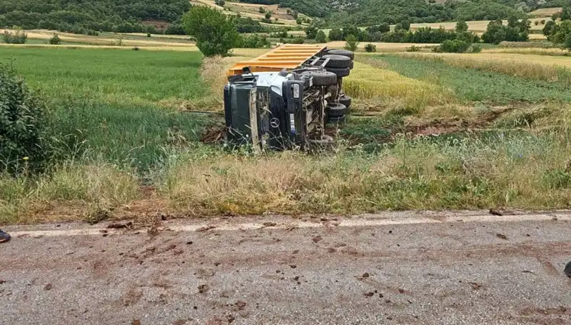 Tokat’ta Devrilen Kamyon Faciası: Sürücü Hüsranla Hayatını Kaybetti