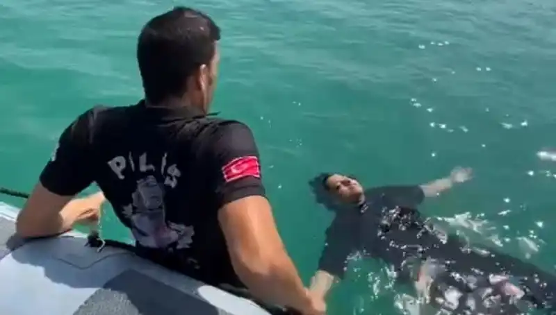 Baraj Gölüne Düşen Kadın Gemi Adamları Tarafından Kurtarıldı!