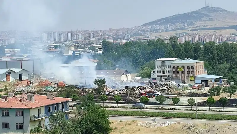 Otluk Alanda Başlayan Yangın, Depoyu Kül Etti: Olay Yeri Detayları ve Önlemler