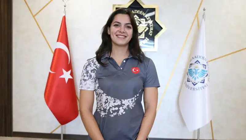Altın Madalya Kazanan Esra'nın Şampiyonluk Rüyası: Dünya Arenasına Hazırlık