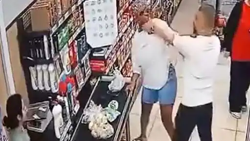 Market Kasa Sırasında Şok Olay: Çocuk Önünde Kadına Saldırı!