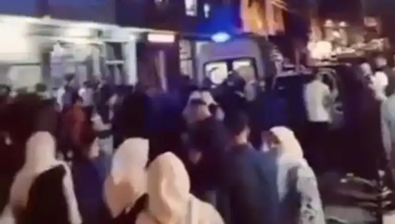 14 Yaşındaki Kader Balkondan Düştü: Aile ve Komşular Şokta!