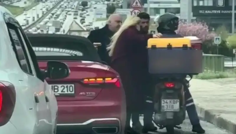 D-100'de Büyük Skandal: Motokurye Tartışmasında Silah Çekildi!