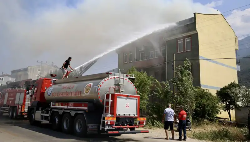 Çatı Katı Yangınında Korku Dolu Anlar: Olayın Ayrıntıları