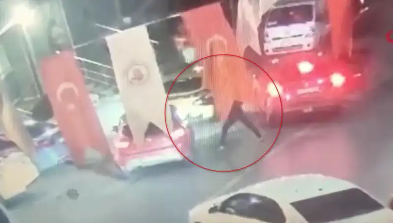 Genç Şoför Otomobilinde Kurşun Yağmuruna Tutuldu, Olay Yerinde Neler Yaşandı?