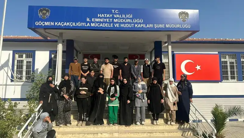 Minibüste 24 Göçmen Yakalandı: İnsan Ticaretiyle Mücadelede Yeni Gelişmeler