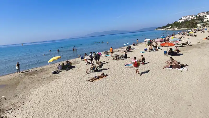 Sıcak Havanın Etkisiyle Plajlar, Yerli ve Yabancı Turistle Dolu Taşan Yaz Keyfi