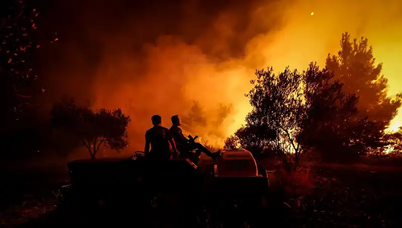 Çanakkale'deki Orman Yangını Büyüyor: 785 Kişi Tahliye Edildi!