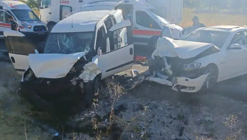 Nevşehir'de Korkunç Trafik Kazası: 14 Yaralı, Sebepleri Merak Ediliyor!