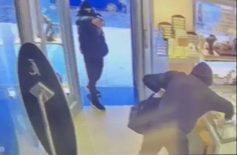 Ümraniye'de Maskeli Soyguncuların Korkunç Girişimi: Olay Yeri Detayları ve Gözaltılar