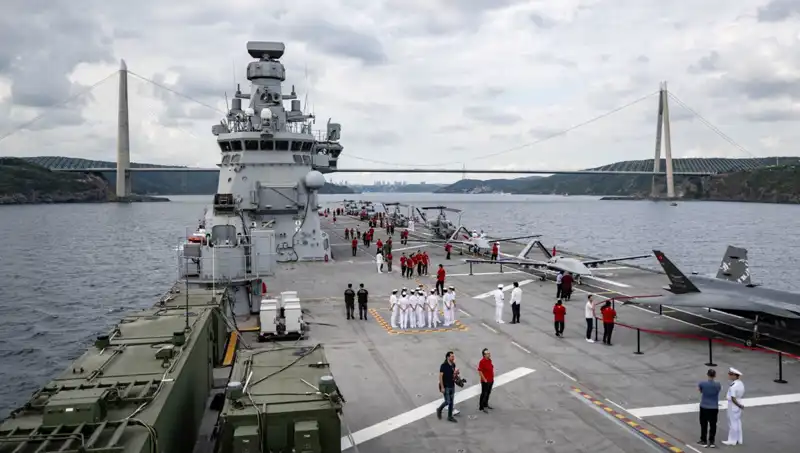TCG Anadolu, Sarayburnu'ndan Ayrıldı: Yeni Görevine Doğru Yol Alıyor