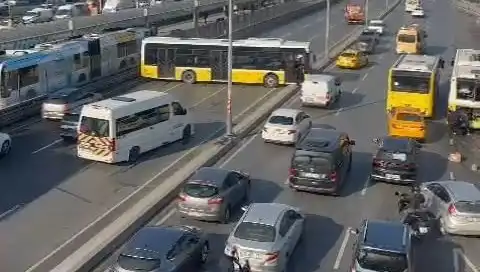 İETT Otobüsünün Çarptığı Kazada Trafik Felç Oldu: Ayrıntılar Şok Edici!
